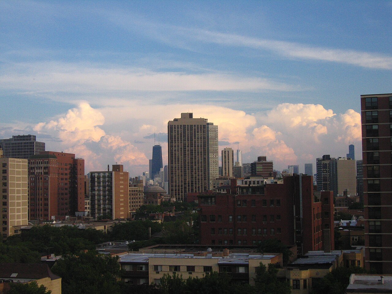 Chicago skyline seen from Lakeview